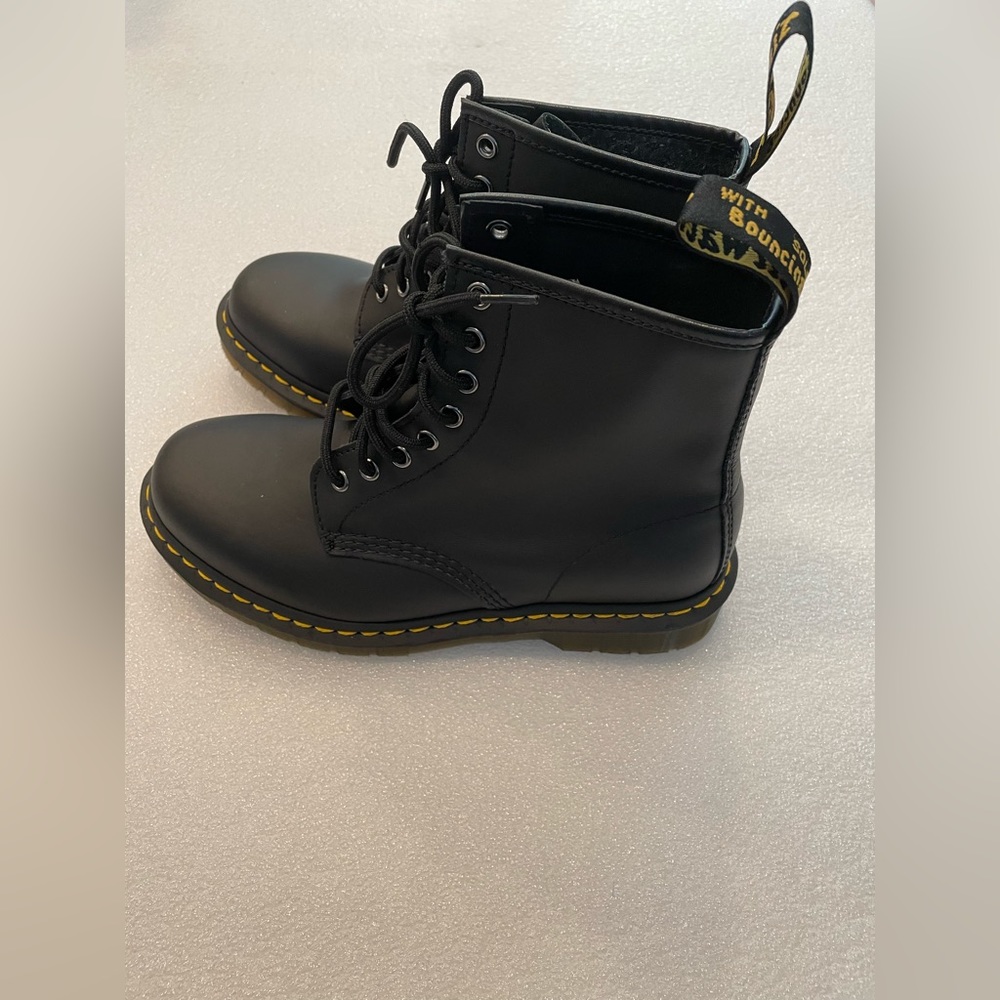 Dr. Martens Women’s Sz Women's 6  1460 8 Eye  Leather Combat Boot $170 - Picture 10 of 14